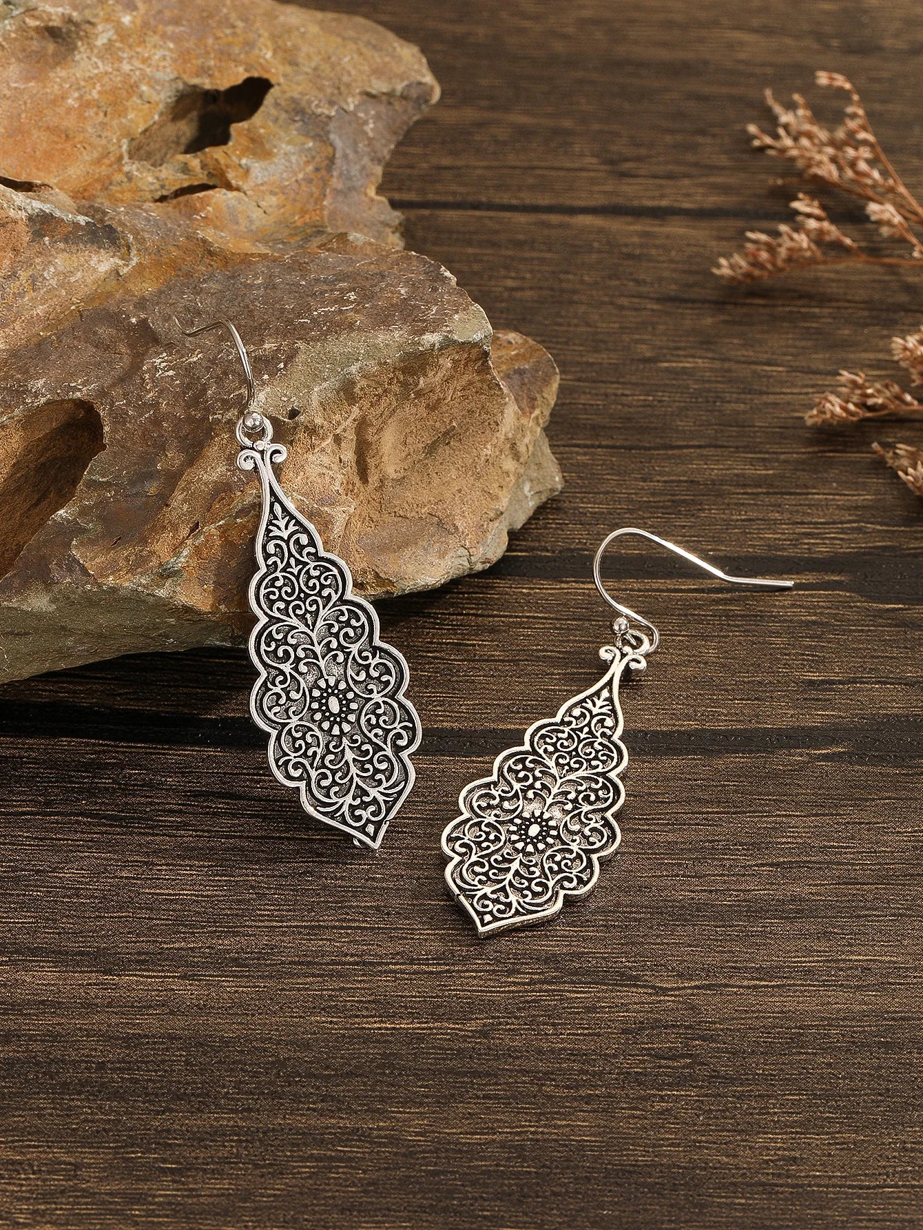 Gorgeous leaf/flower design long earrings for women's vintage fashion wedding party jewelry