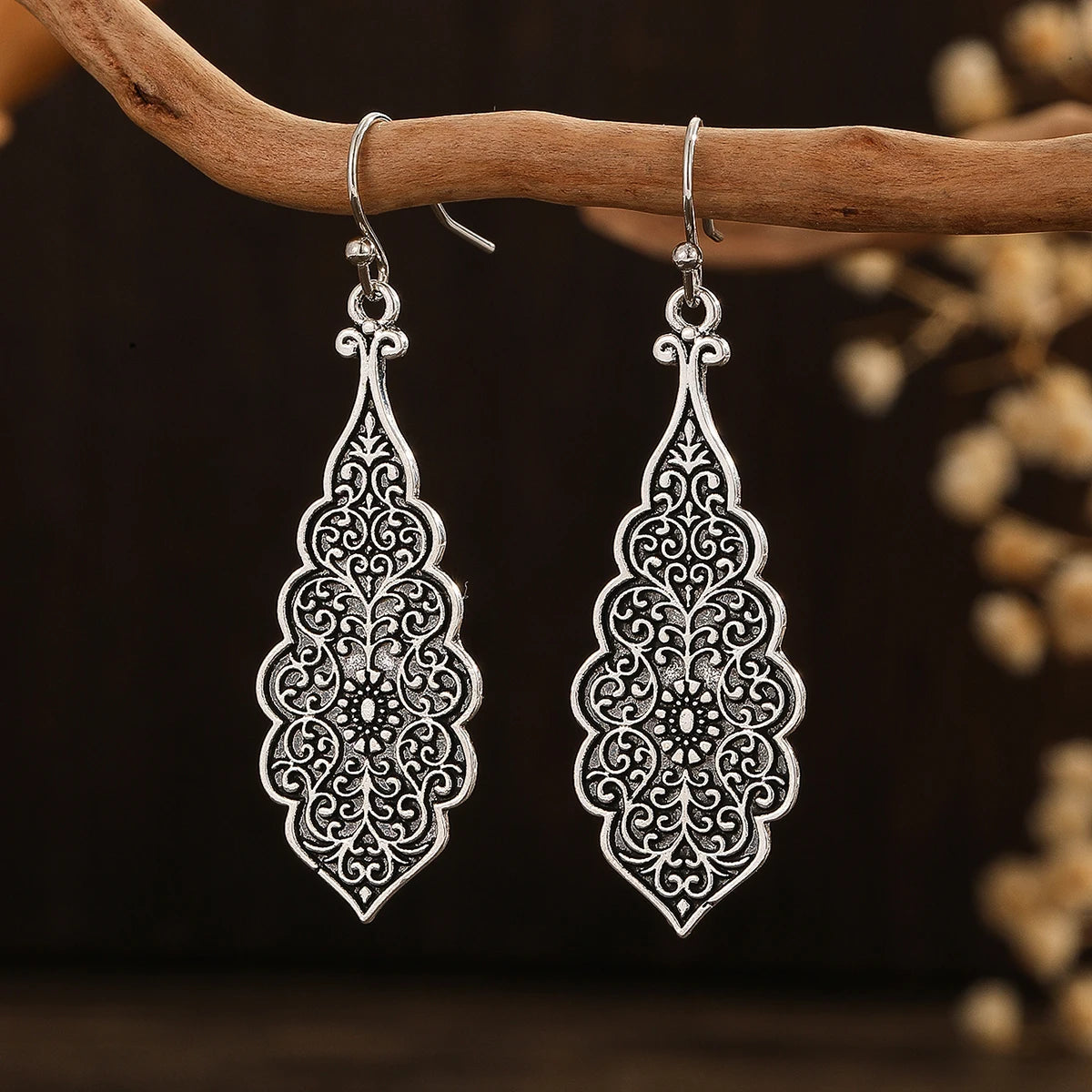 Gorgeous leaf/flower design long earrings for women's vintage fashion wedding party jewelry