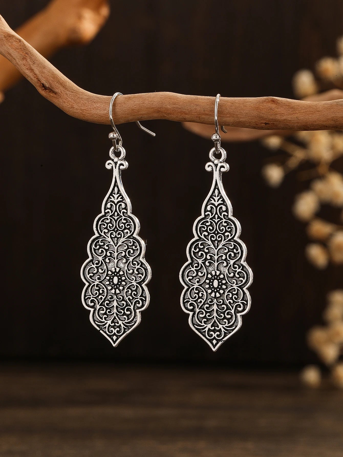 Gorgeous leaf/flower design long earrings for women's vintage fashion wedding party jewelry