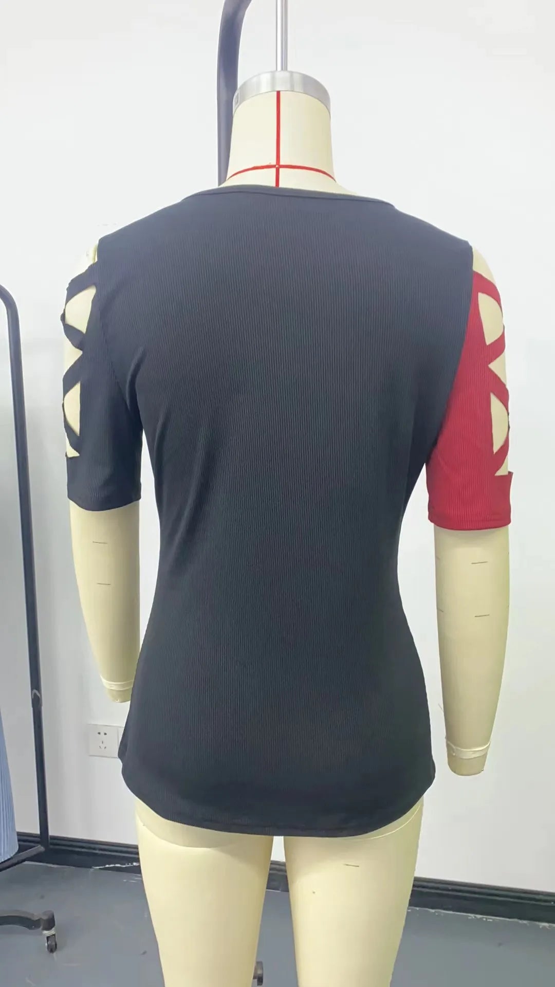 COLOR BLOCK CROSS OFF SHOULDER BOTTOM